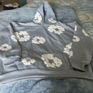 Hoodie Flower Puff Letter.    Size S